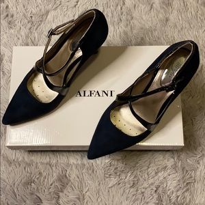 ALFANI navy suede and black patent leather pumps